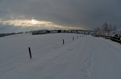 Snow under sunbeams alternate_5271227708_l.jpg